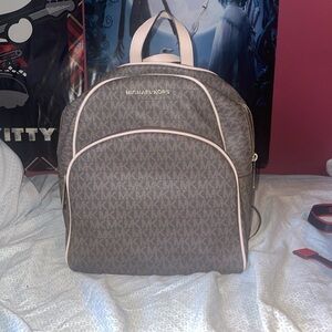 Michael Kors - Abbey - Medium - Pebbled Leather